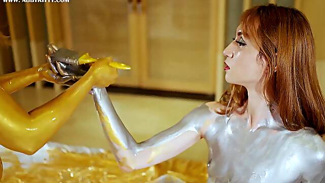 AB045 Gold and silver powder trans lesbian stroking and squirt-金粉和银粉四爱色情抚摸潮喷