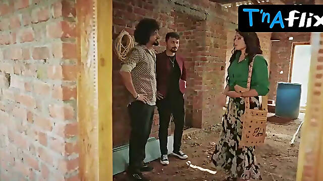 Ayushi Bhowmick Sexy Scene in Dil To Baccha Hai