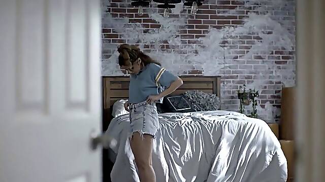 TRANSSENSUAL - Tattooed Babe Vanessa Vega Gets Her Hungry