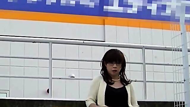 Outdoor Flashing with Japanese Crossdresser
