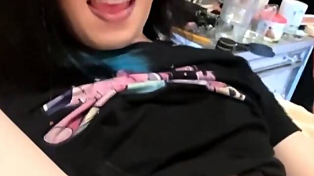 Brunette Tranny jerking in hard dick in solo Webcam