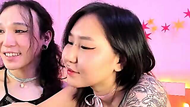 Asian ladyboy sucks trannys dick