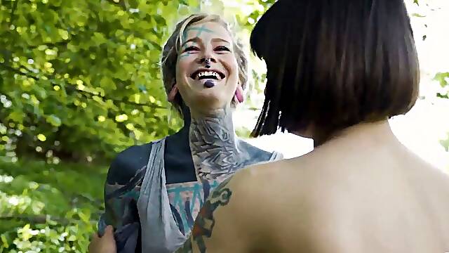 Threesome In Nature’s Anal Alternative