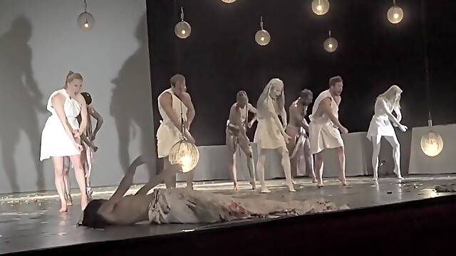 Naked on Stage-128 Ne10