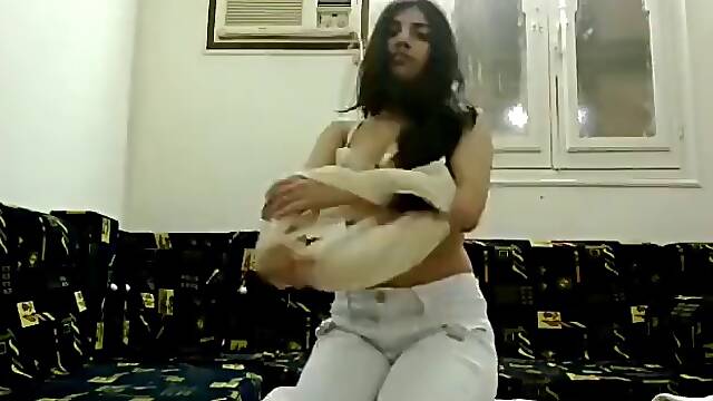 Pakistani cutie enjoys sex in the bathroom