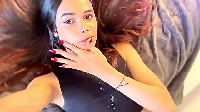 Huge facial self-eating by venusvero21