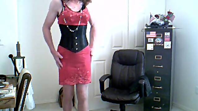 Mature CD tranny shows off his dress
