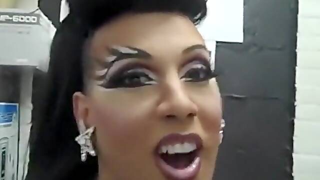 Avals Mateo xplore how Amy DeMilo tuck...with Alexis Mateo