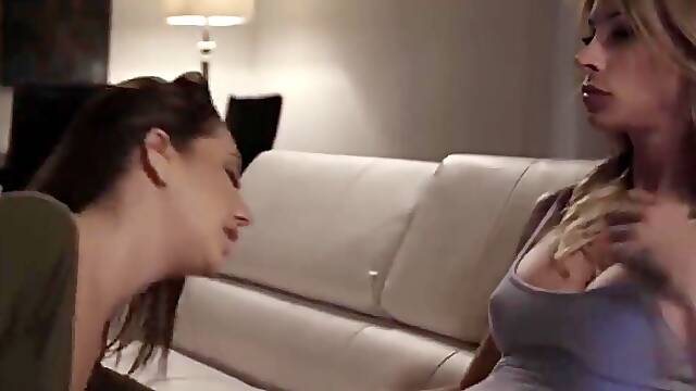 Casey Kisses, Rocky Emerson And Choky Ice - Ever See A Transsexual Shagging Female?