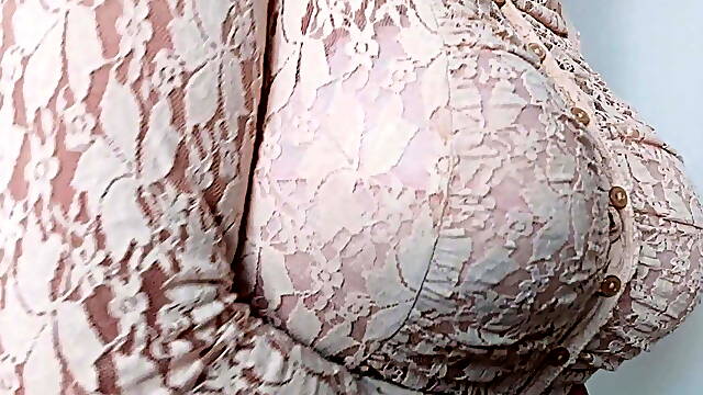 Who wants to cum on hofredo's pink bra ?