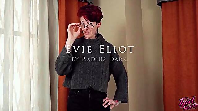 GROOBY.CLUB: EVIE ELIOT IS BACK!