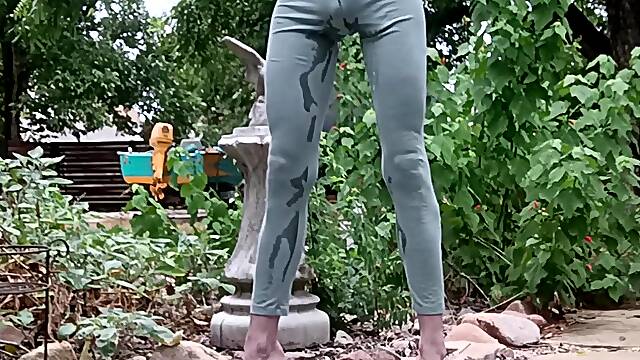 Berrybutt urinating all over me and crimson sundress