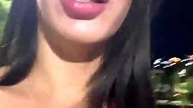 Suckling a row of turtledoves on the beach at night