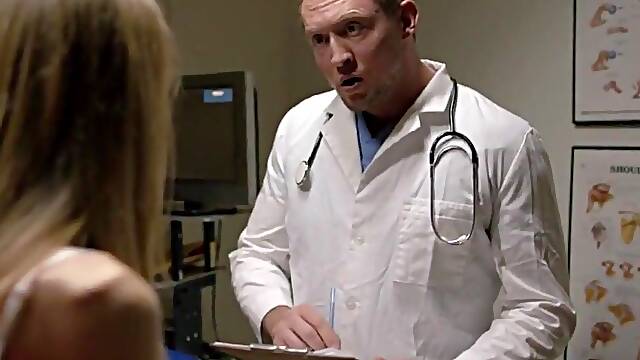 Transsexual patient deep-throating medics stiffy before cockriding in office