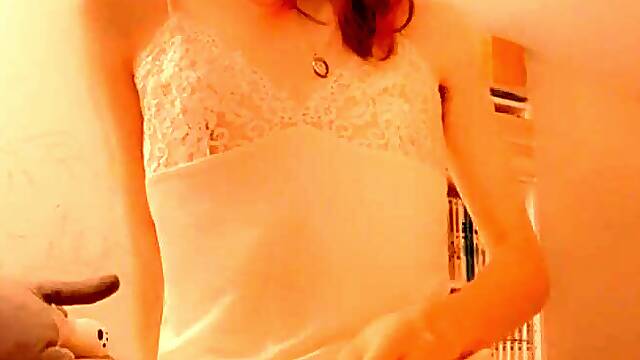 Trans plays with her jewel until she shoots a load