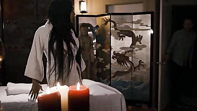 TRANSSENSUAL A massage parlor with extras for Eva Maxim