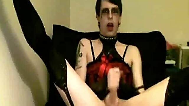 Ashley Valentine: Amateur Emo Twink Self-Sucking