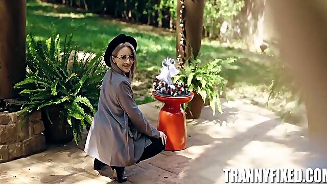 Korra Del Rio And Lola Fae - Cute Bridal Photographer Seduces By Hot Blonde Tranny Bride 6 Min