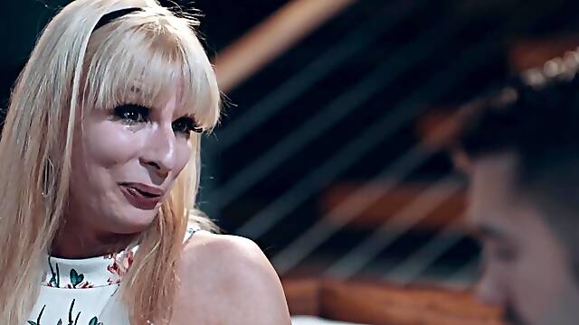 Heshe stepmom Jamie French lost her ring but finds Dante Colles pecker