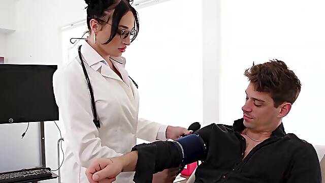 Tranny doctor Haven Rose craves raw injection from hung studs massive pecker