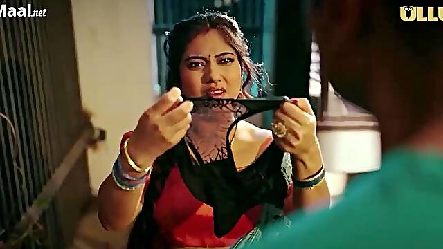 Gorgeous Desi cougar erotic video