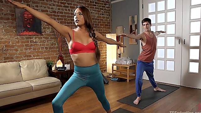 After yoga class Jessica Fox please her friend's penis on the floor