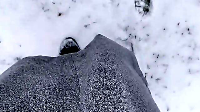 Winter in garden - outfit with ebony boots and hose