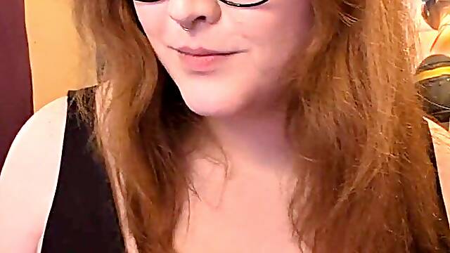Redhead gamer has an oral sex fixation