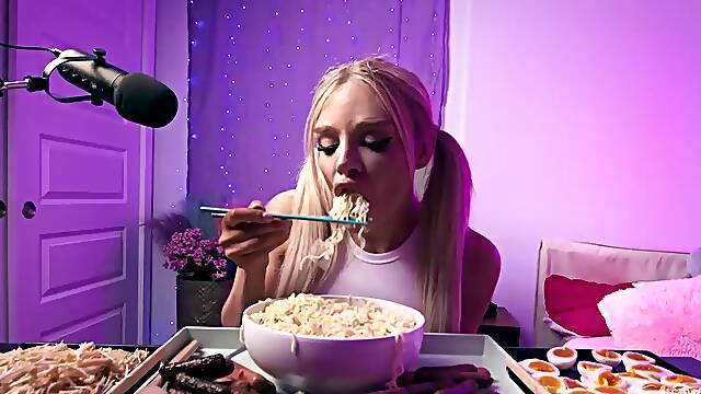 TRANS BEAUTIES - Influencer Angellica Fine Turns Her Mukbang Into A Steamy Feast With Papi Santiago
