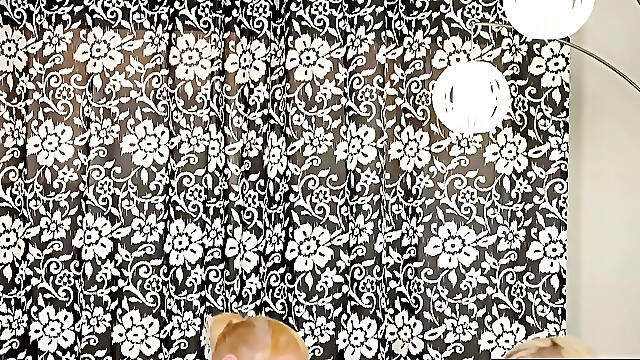 Mesmerizing TS Blondes Nikki Lilith & Nikola Ophan Screw!