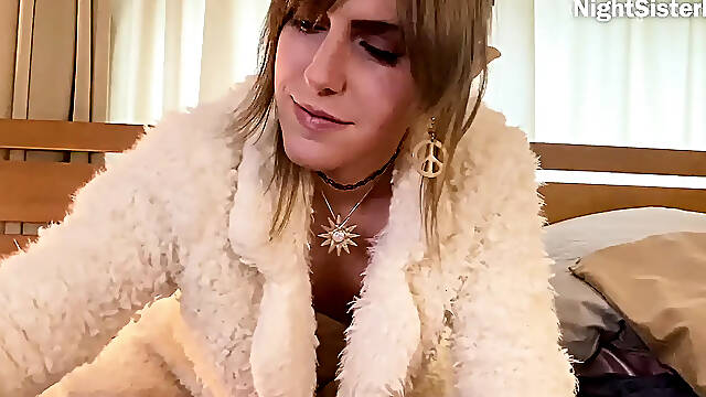 Chic Trans Beauty Charming Eyes Carnal BJ Cum in Throat