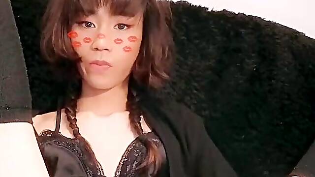 Hawt Trans mom makes u see her climax on daybed