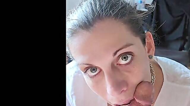 Dad's Wonderful Gal Likes Swallowing His Morning Wood