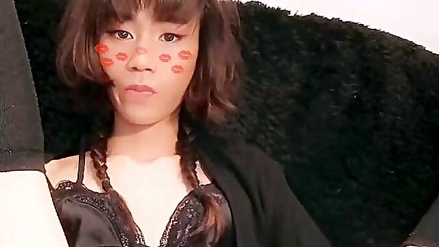 Hawt Trans mamma makes u see her climax on bed