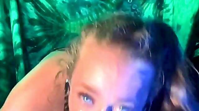 Wicked floozy spits whilst deepthroating knob