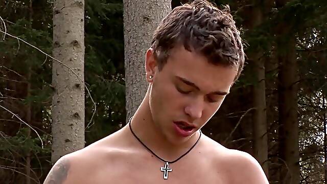 Al Fresco Twinks Outdoor Sucking and Banging