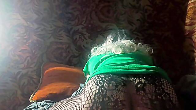 The doxy impales her booty on a rubber shlong