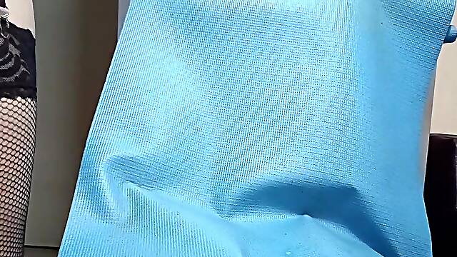 Amateur se pone lenceria hot y se mete polla grande por el culo