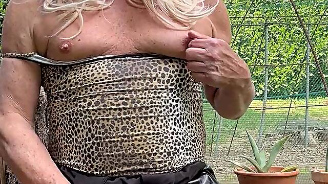 Piddle public transsexual kassy54