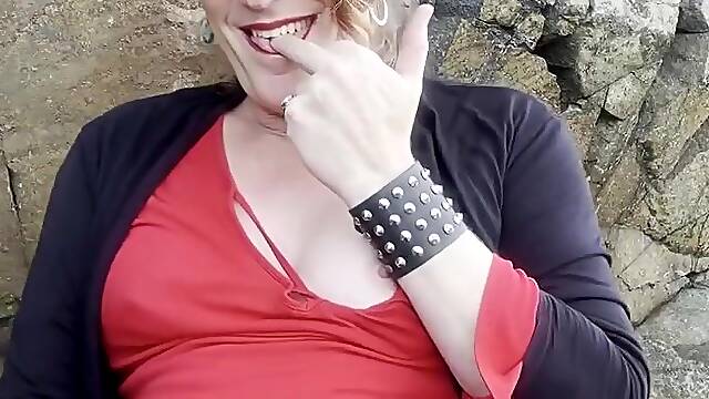 Kitty wanks afresh on the shore path in broad daylight
