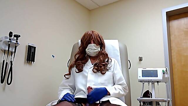 TS Doctor Intimate Time In The Centre Of The Work Day