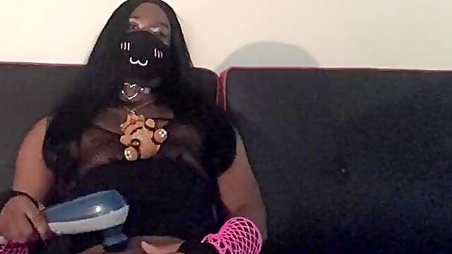 Feeling beauty in hawt pink