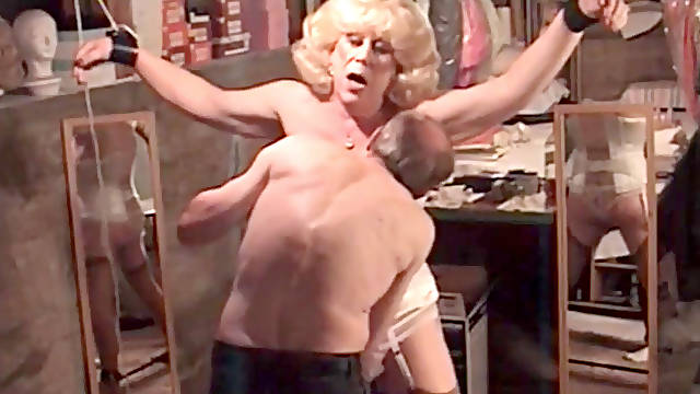 Mature tranny Dommed