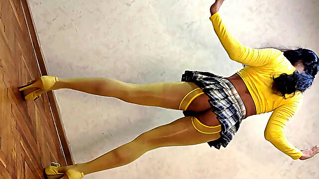 Sissy Ponyboy in Yellow stocking With lil lollipop Dancing And Showing Her Super Body