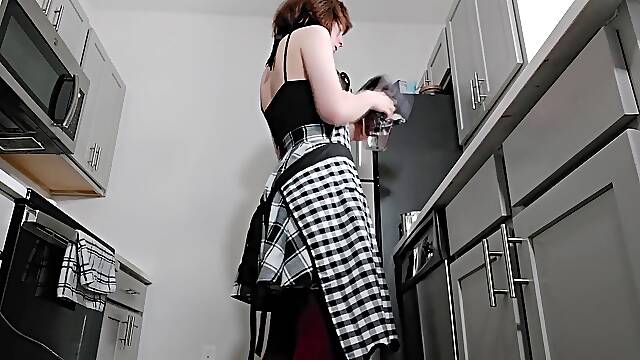 Pov ur femboy bf makes you french toast and loves you