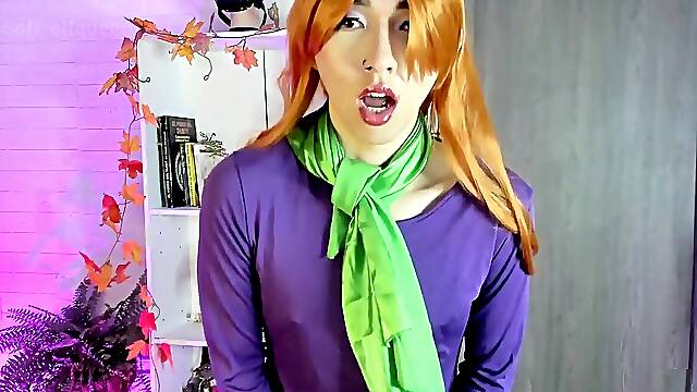 Puv Daphne cosplay Burping challenge with Scooby