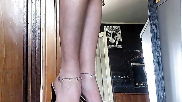 Feet and ass for a slutty sissy fagot wifey