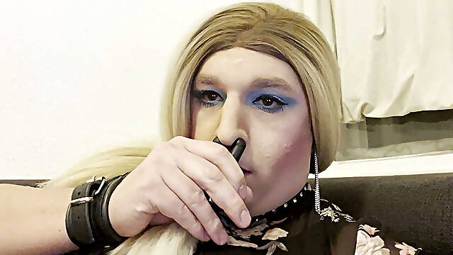 Poppers Whore cumming in chastity