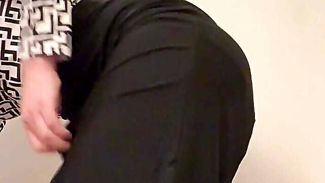 Musil hijabi trans shows ass under skirt