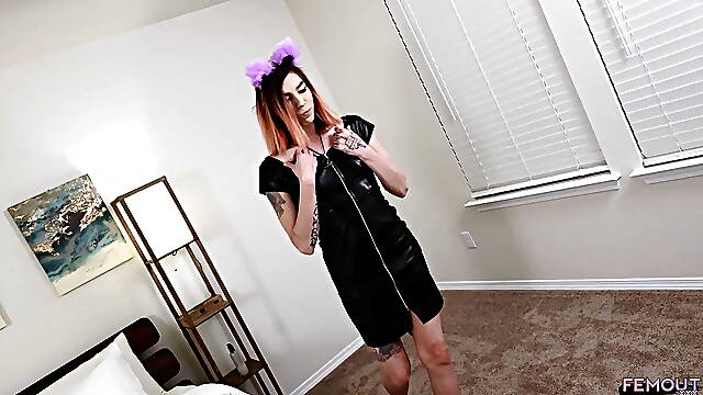 FEMOUT.XXX: Introducing Scarlett Fox